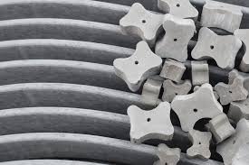 بررسی نقش اسپیسر در سازه های عظیم بتنی